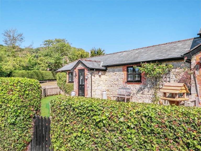 Vacation home with yard in Ventnor
