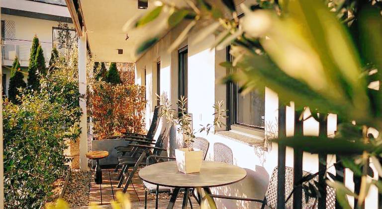 Apartment with patio & yard — photo 4