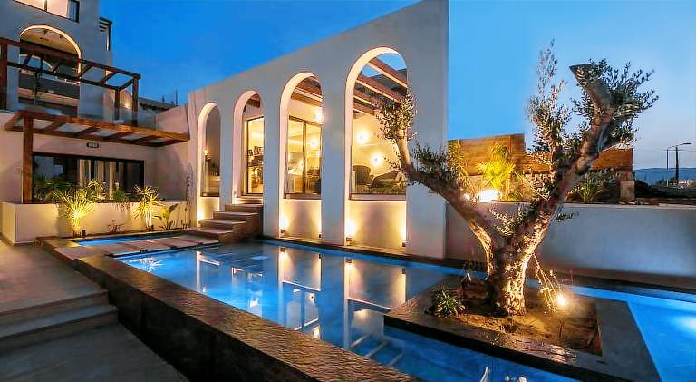 Serviced apartment with hot tub, garden & patio in Malevizi
