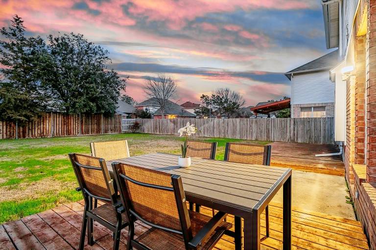 Vacation home with yard | Pets allowed in Fort Worth, TX