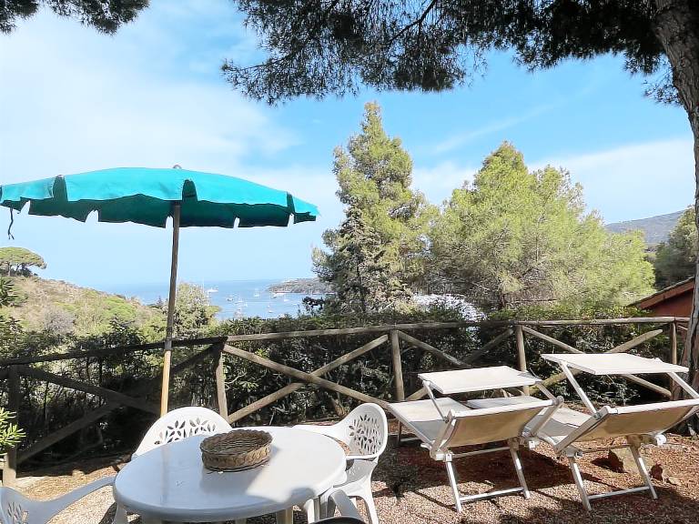 Holiday apartment with yard | Pets are welcome in Capoliveri