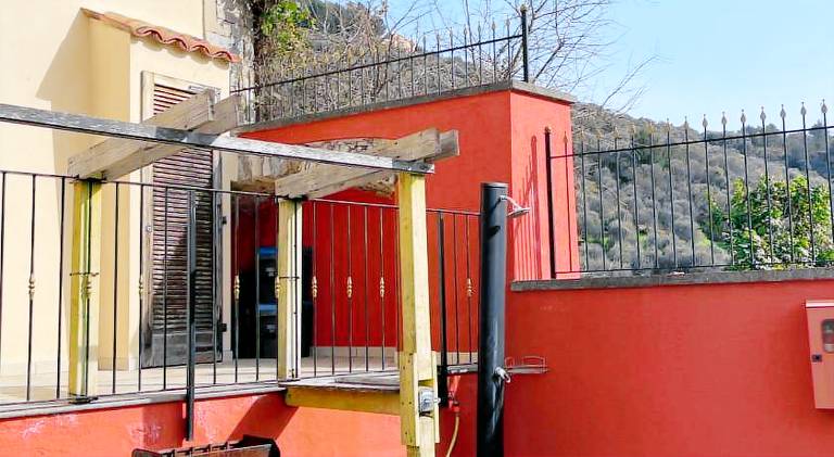 Holiday apartment with yard, barbecue & terrace — photo 3