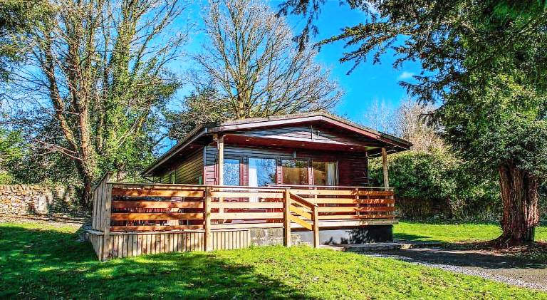 Chalet with hot tub — photo 4