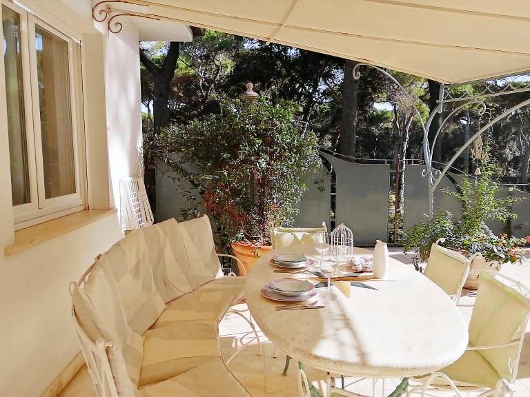 Holiday apartment with grill, yard & patio | Beach nearby | Pet-friendly — photo 4