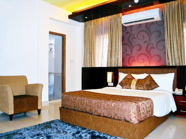La Villa Western