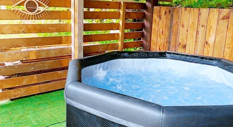 House with pool & jacuzzi | Pets are welcome — photo 3