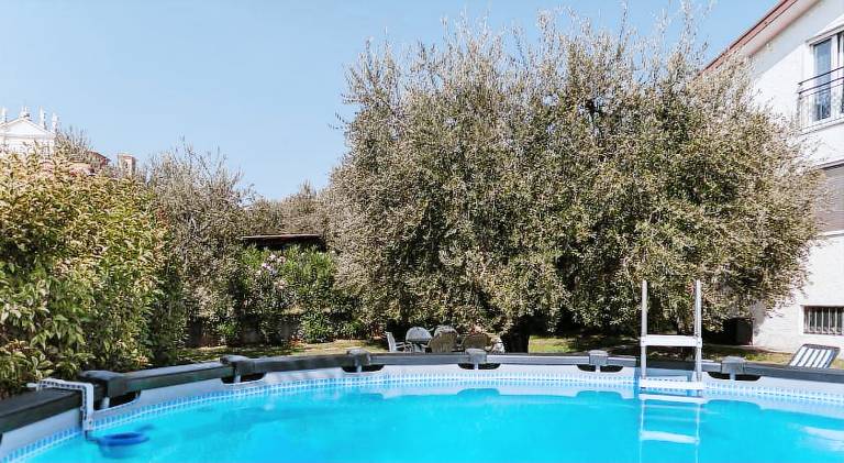 Apartment with private pool, yard & barbecue — photo 5