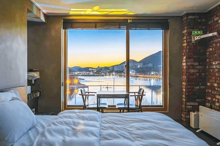 B&F Hotel