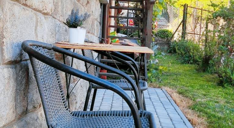 Apartment with yard — photo 5