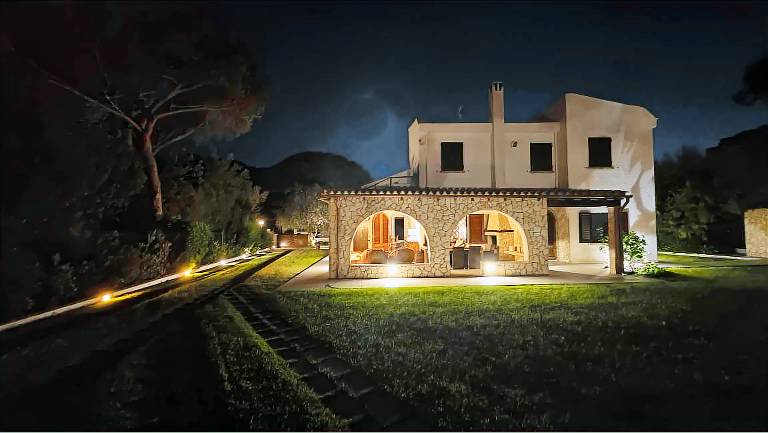Villa with garden & grill | Garden view — photo 4