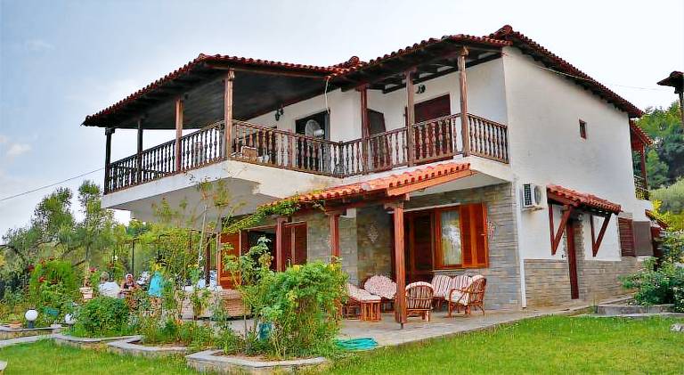 Vacation home with patio & garden | Beach nearby | Pets are welcome — photo 4