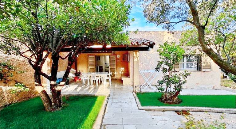 Mirto Beachside Apartment - 2BR - Wi-Fi - AC - 100m from the Beach - BBQ - Parking in Budoni
