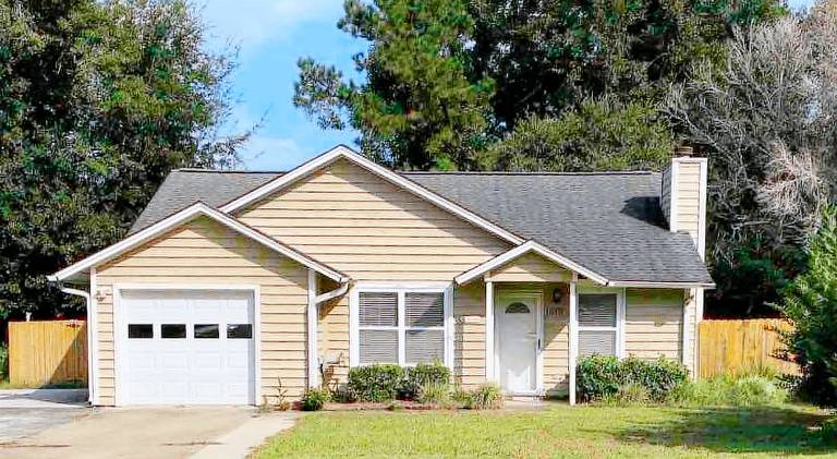 House with 1 room for 6 persons in Mount Pleasant, SC