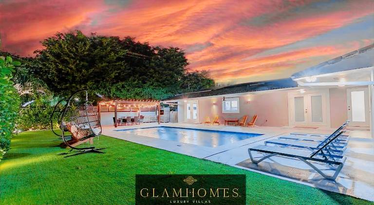 Villa with pool | Pets are welcome in Aventura, FL