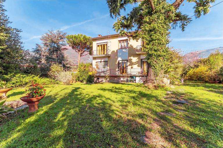 Rental with BBQ & garden — photo 3