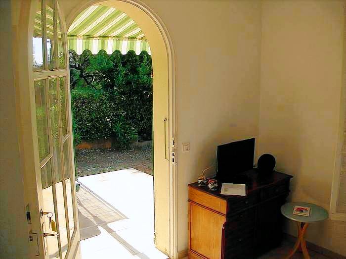 Apartment with garden, BBQ & terrace | City view — photo 4