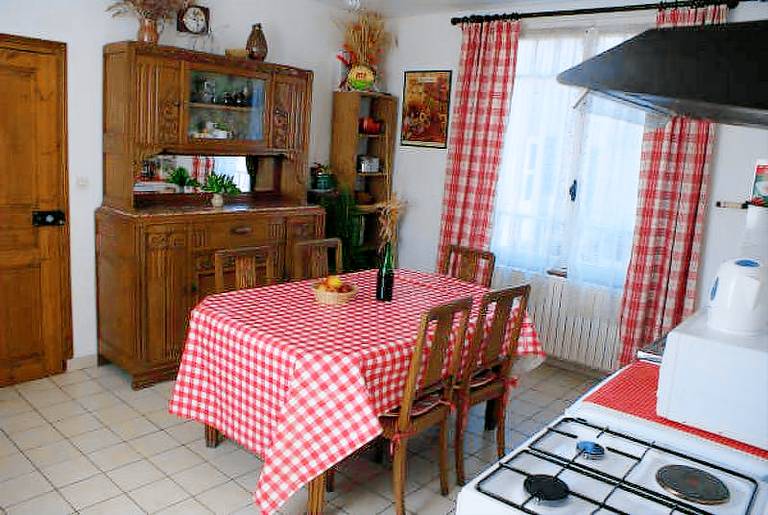 Gite with yard, barbeque & terrace — photo 4