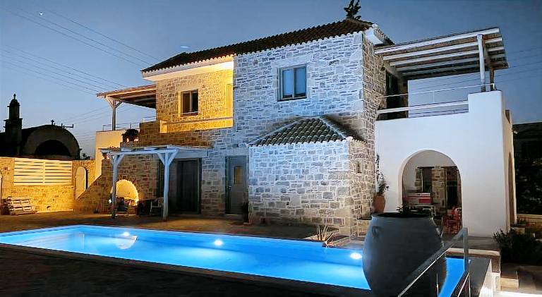 Villa with patio, pool & garden — photo 4