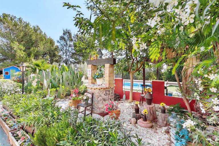 Villa with patio, private pool & yard | Mountain view — photo 2