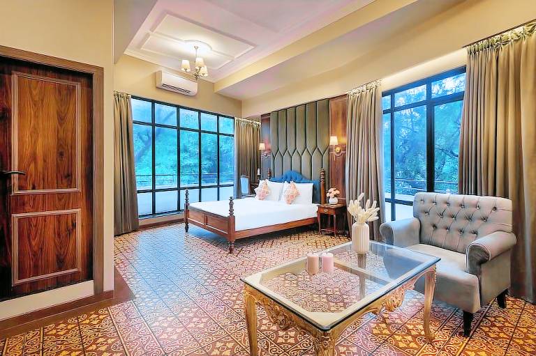 Arnna Hotel Goregaon