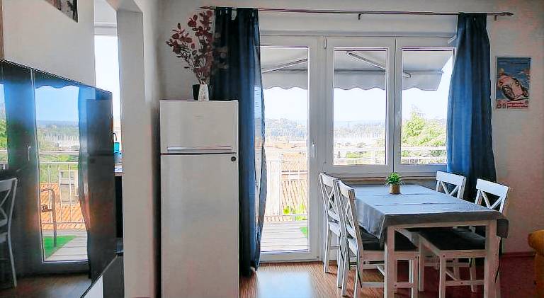 Holiday apartment with yard & terrace — photo 3
