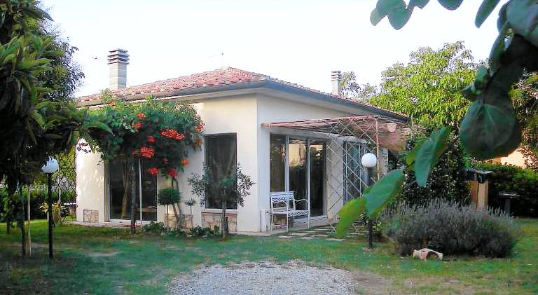 House with pool & jacuzzi — photo 2