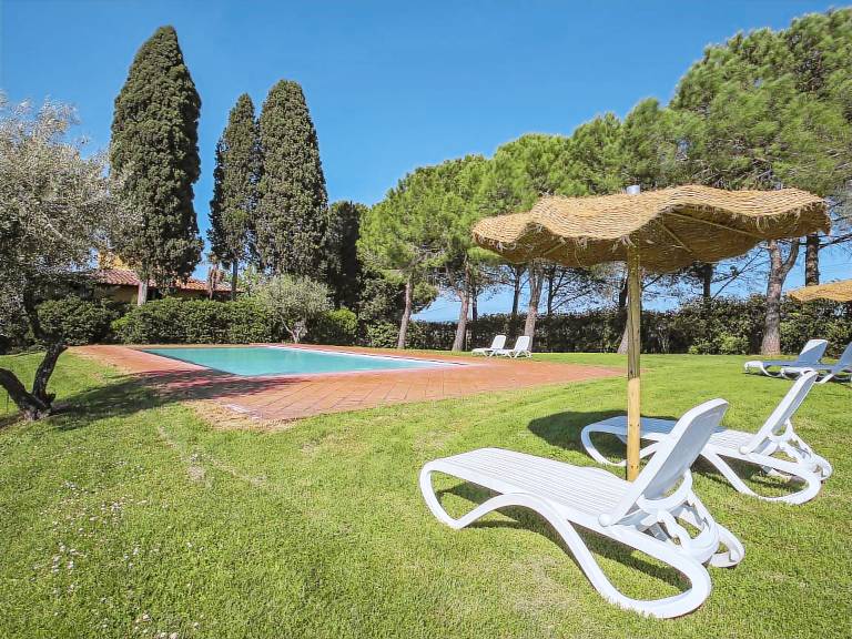 Family-friendly holiday apartment with pool, grill & yard | Nature view | Pets are welcome — photo 3