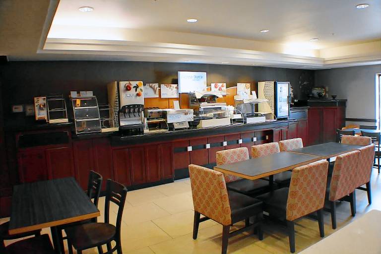 Country Inn & Suites by Radisson, Garden City, KS — photo 5