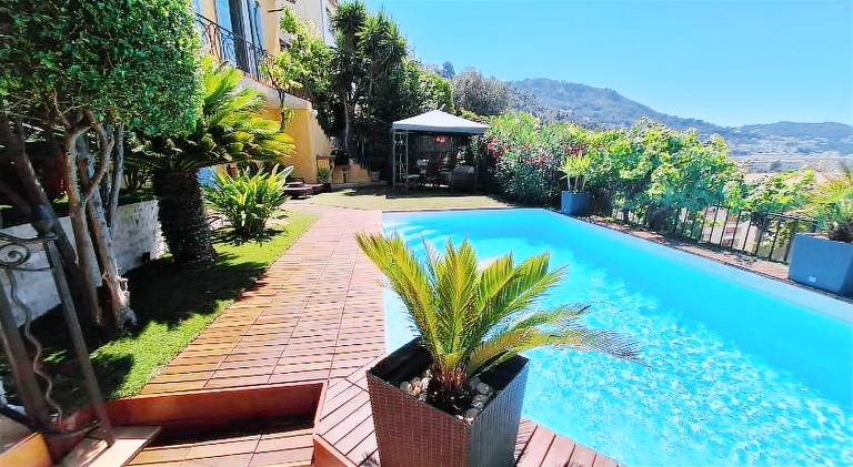 Fully equipped wonderful villa with private pool, patio & garden | Perfect for remote work | Pets allowed in Thiers
