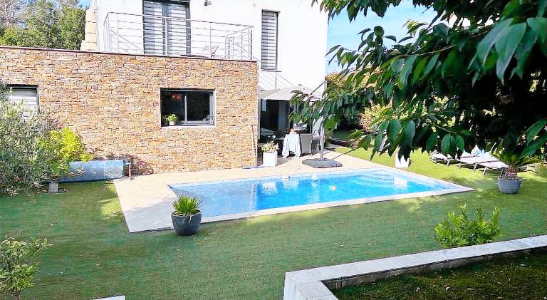 Villa with pool in Valbonne