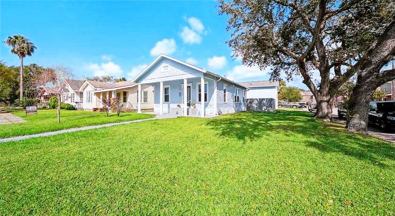 Luxury Designer Coastal Villa Bright Beautiful — photo 4