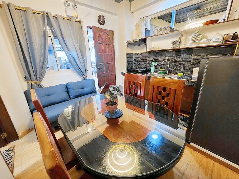 Rental apartment with yard & barbeque in Baguio