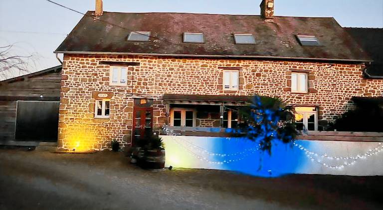 House with patio, garden & grill | Good for workation in Mayenne