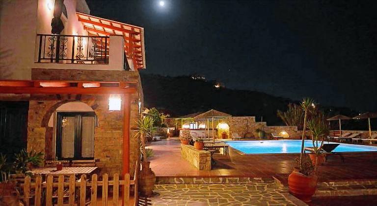 Serviced apartment with pool, yard & terrace | Pet-friendly — photo 3