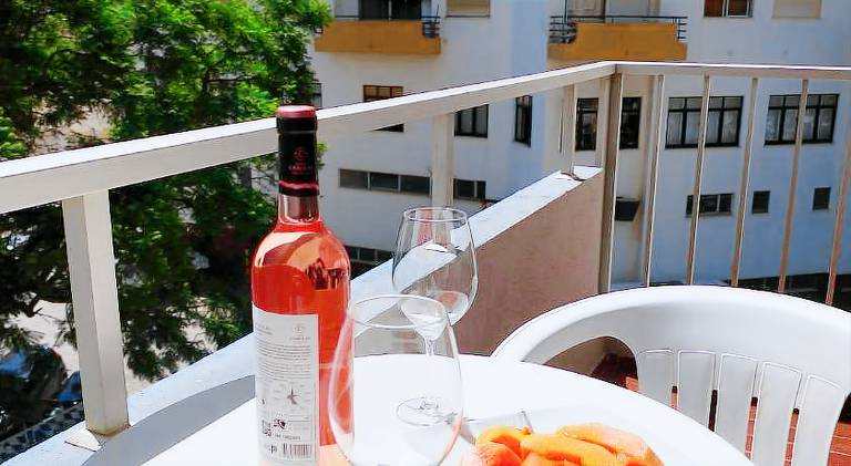 Holiday apartment with terrace | Next to the beach | Pets allowed in Portimão