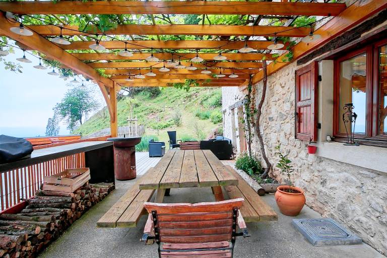 House with garden, patio & grill | Mountain view — photo 2