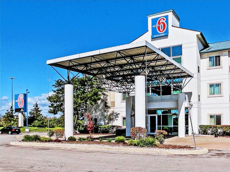 Motel 6 Brampton, ON - Toronto in Brampton, ON