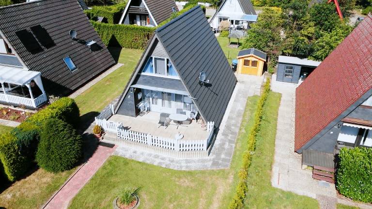 Gemütliches und komfortables Nurdach-Ferienhaus im Ferienpark Fedderwardersiel — photo 2