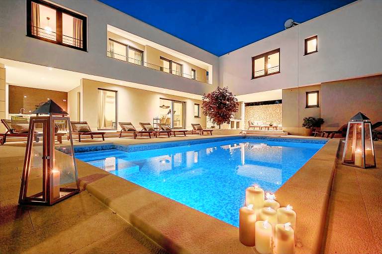 Villa  Kaštel Gomilica