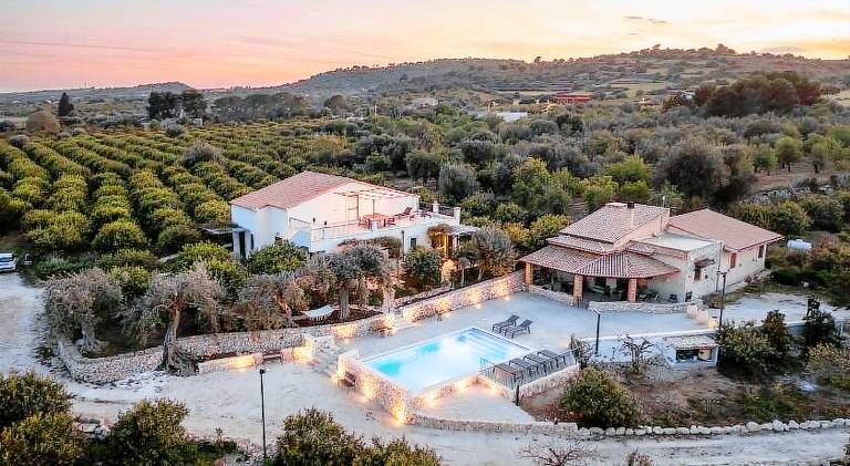 House with pool, grill & patio | Pets are welcome — photo 4