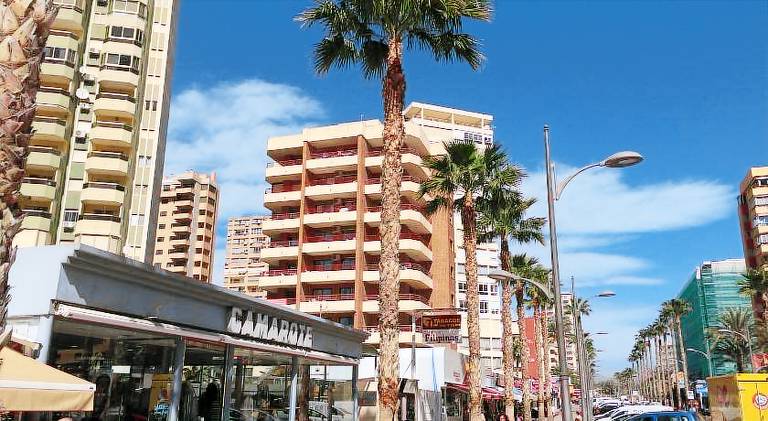 Holiday apartment with pool & patio in Benidorm