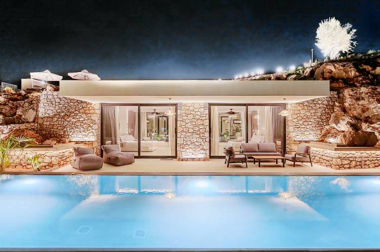 Villa with terrace, yard & private pool — photo 2