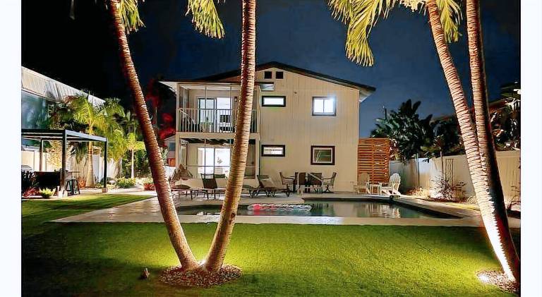 Bahia Vista Private Upper 2BR Canalfront Unit Walk to Fort Myers Beach in Fort Myers, FL
