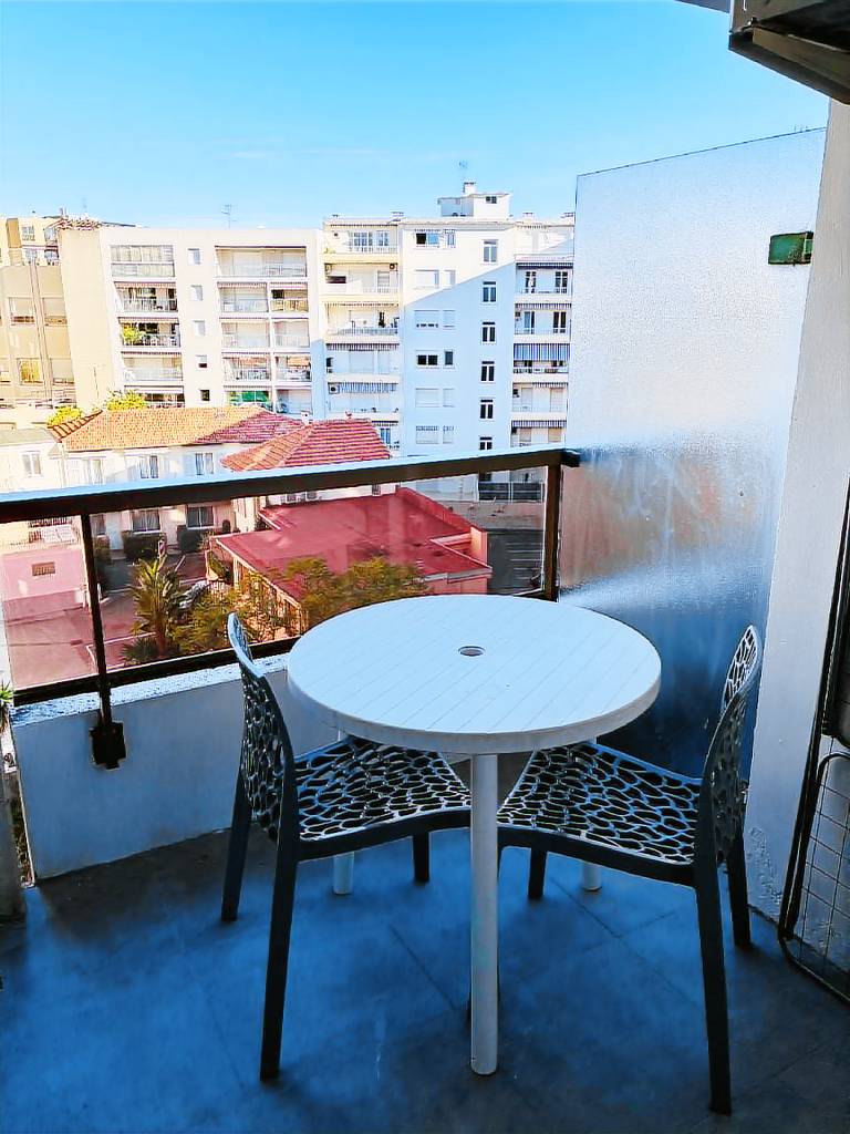 Holiday apartment with yard & patio — photo 5