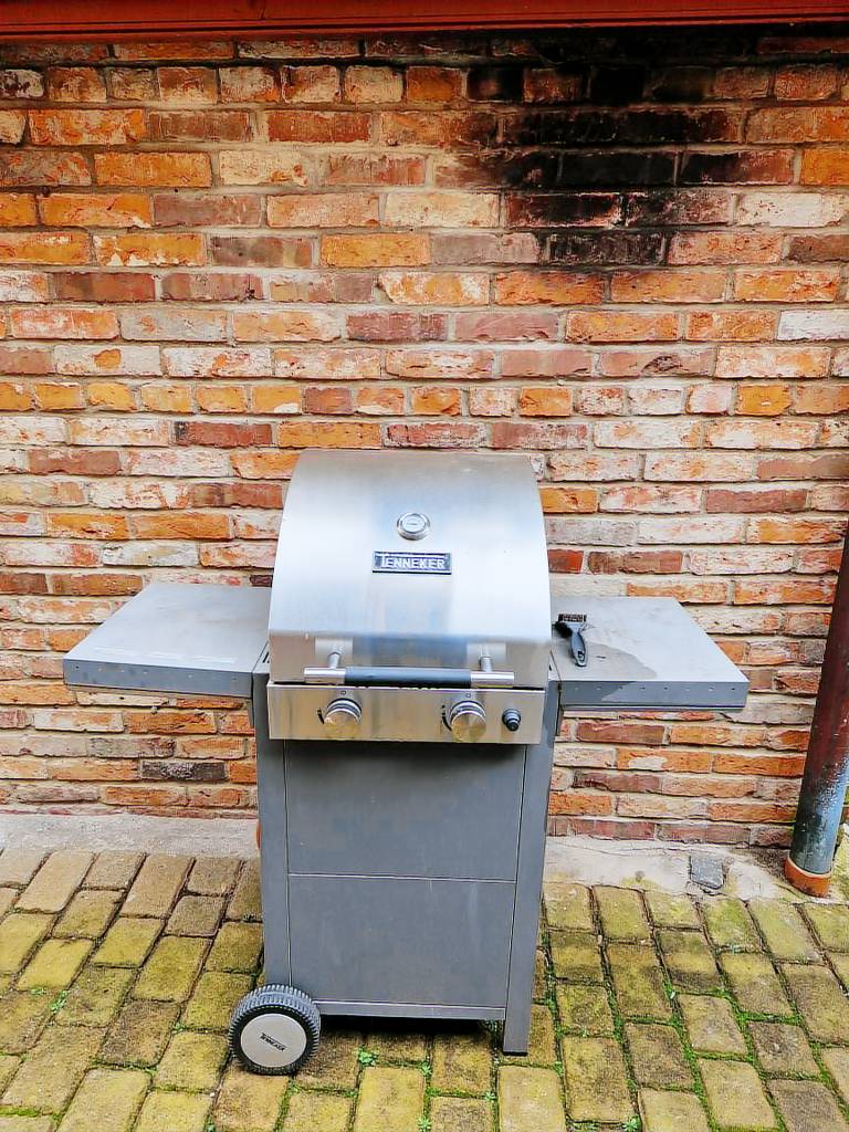 House with barbeque, patio & yard — photo 3