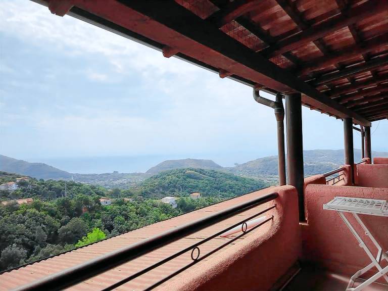 Rental apartment with patio & garden | Sea view — photo 2