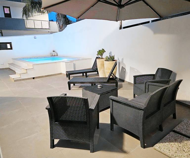 Villa 'Falaride' with Private Pool, Wi-Fi, and Air Conditioning in Syracuse