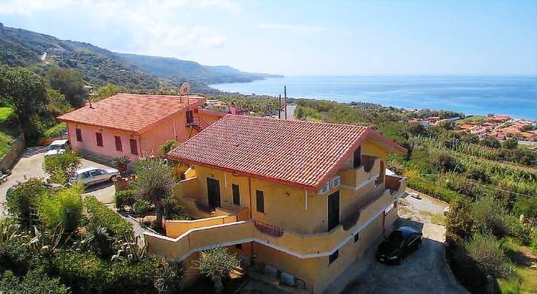 Rental apartment with grill, terrace & garden | Perfect for remote work | Pet-friendly — photo 3