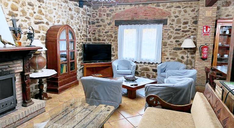 Nice vacation home with BBQ, hot tub & terrace | Pet-friendly — photo 2
