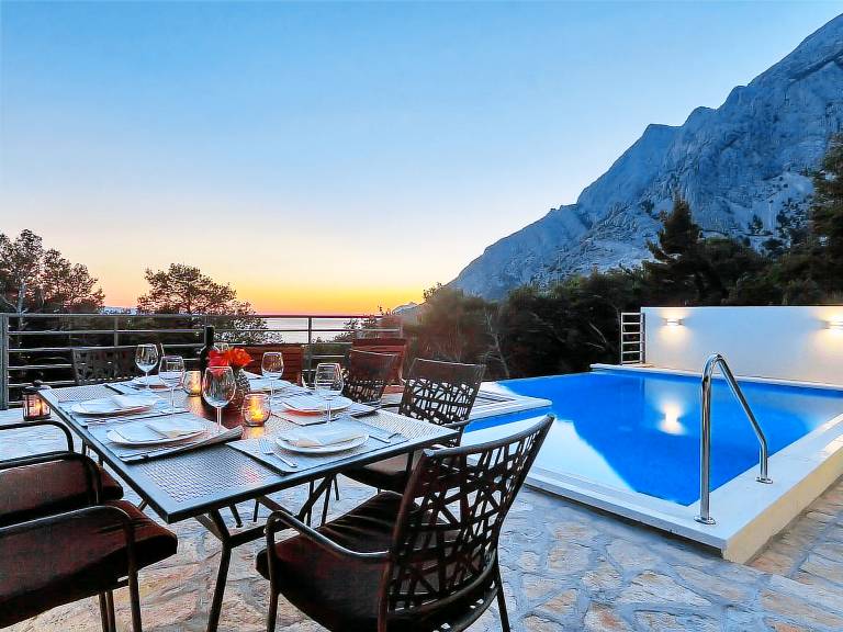 Vacation home with patio, private pool & garden | Nature view — photo 5
